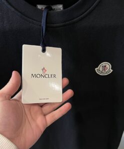 Alternative view of MN BLACK SWEATSHIRT WHITE BADGE