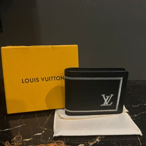 LOUIS V BLACK WALLET SILVER THREAD