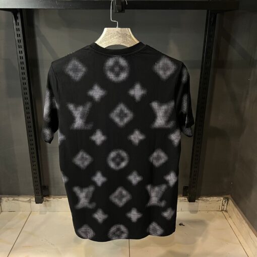 LOUIS V BLACK TSHIRT ALL OVER LOGO PRINT - Image 2