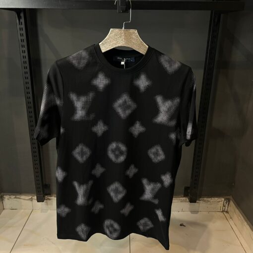 LOUIS V BLACK TSHIRT ALL OVER LOGO PRINT