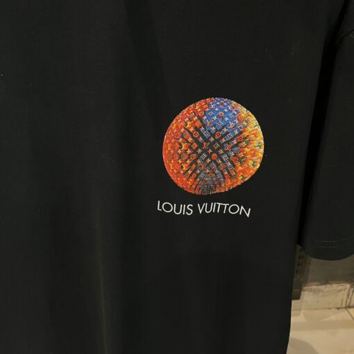Louis V Black Half Sleeve Digital Printed Cotton T Shirt For Men - Image 3