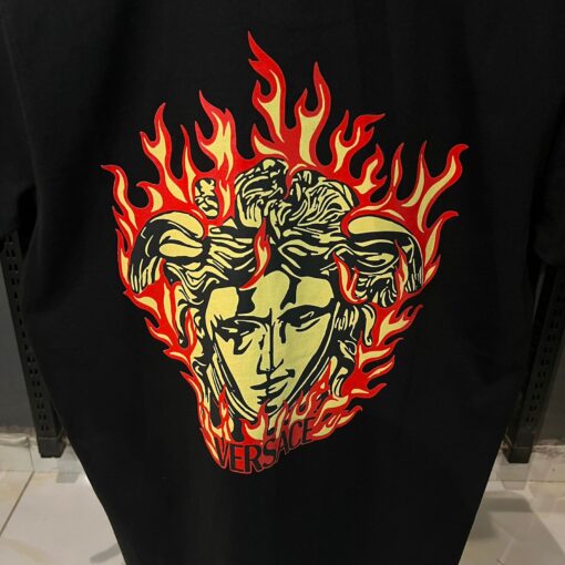 VR BLACK MEDUSA PRINT TSHIRT - Image 2