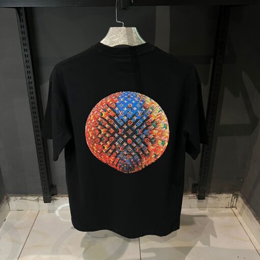 Louis V Black Half Sleeve Digital Printed Cotton T Shirt For Men - Image 2