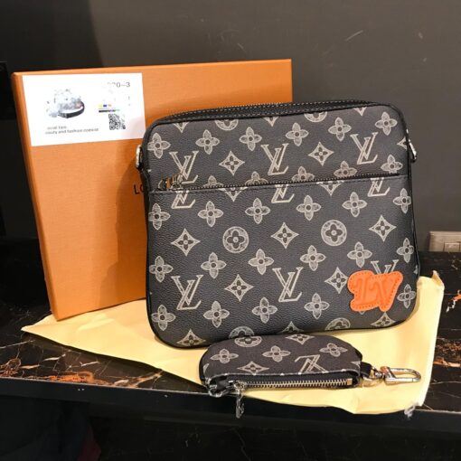 Louis V triple messenger bag - Image 3