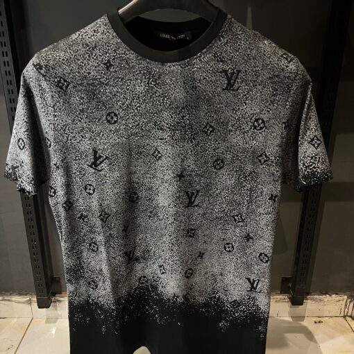 LOUIS V  Monogram Gradient Men Black T-Shirt - Image 2
