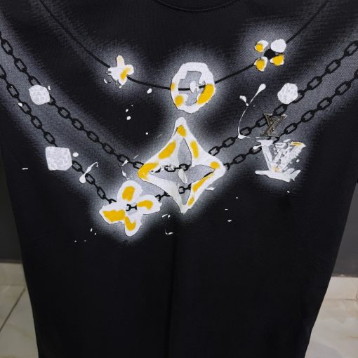 Louis V Front Logo Black T Shirt - Image 2