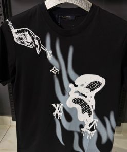 Alternative view of Louis V Front Printed Black T Shirt