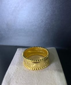 Alternative view of VCA Perlee Signature Ring