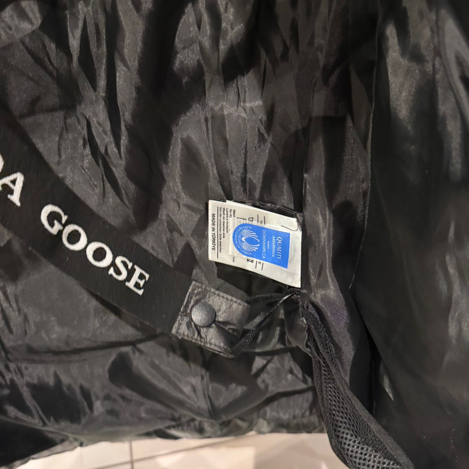 Canada Goose HyBridge Lite Down Vest - Image 6