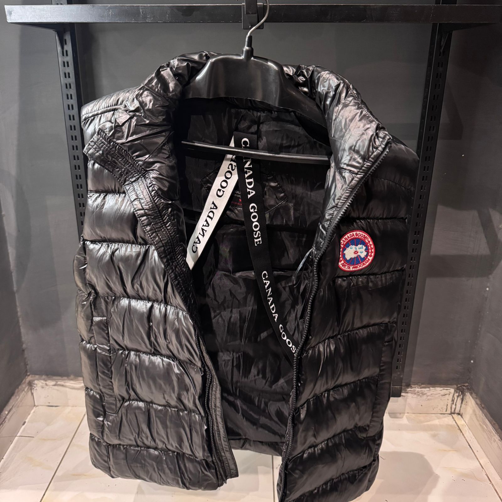 Canada Goose HyBridge Lite Down Vest - Image 4