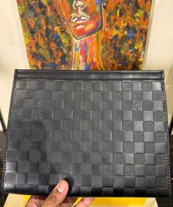 Alternative view of Louis V Pochette Voyage