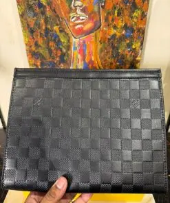 Alternative view of Louis V Pochette Voyage